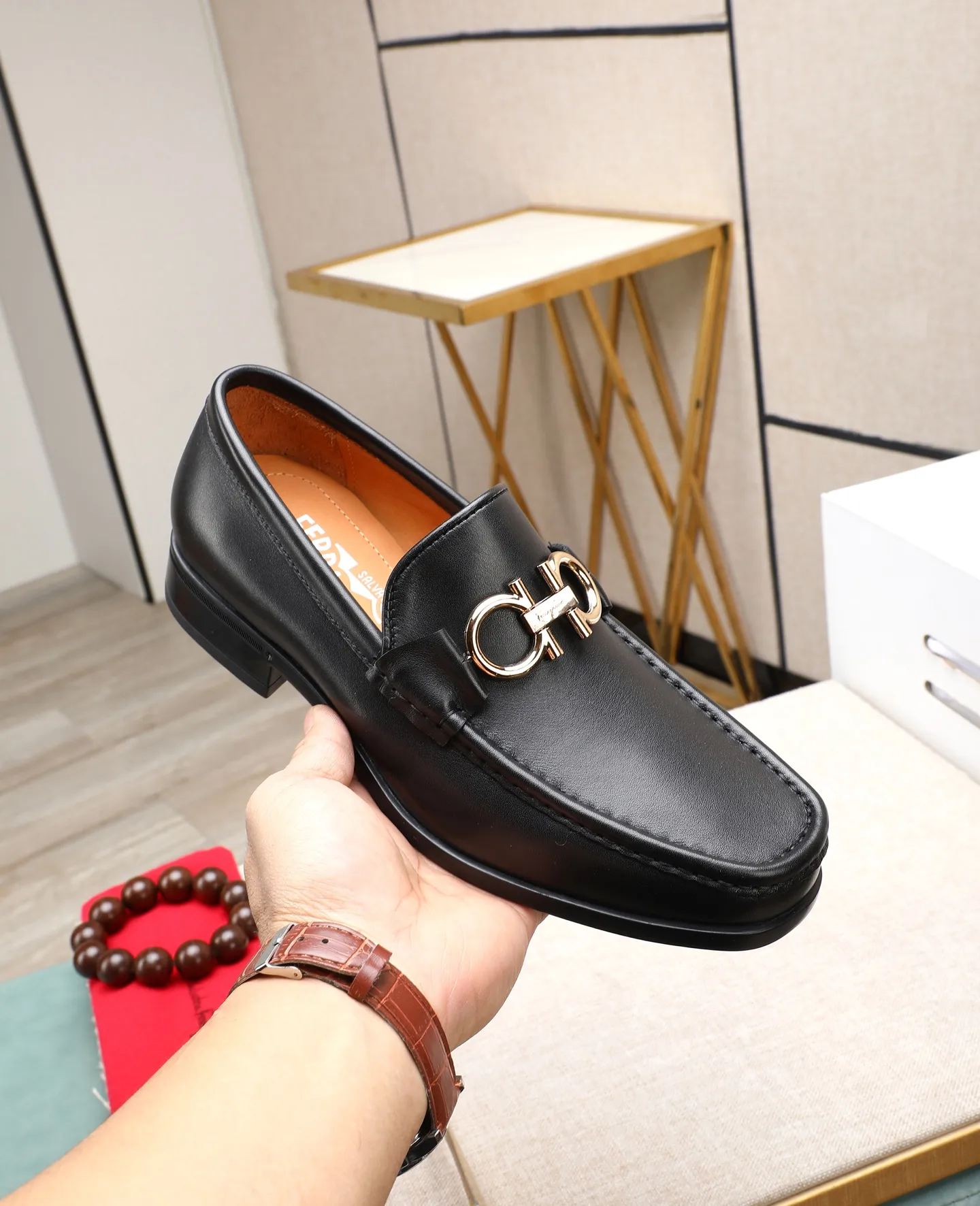 Men's clothing and shoes 💰700📛📛High-end goods! Salvatore Ferragamo is the world's top luxury footwear brand. It comes from Italy, the kingdom of fashion. It is famous all over the world for its traditional handmade design and novel styles... 🚶🏻🚶🏻 Top-quality suit shoes are sold simultaneously at the counter. This style is purely handmade. The fabric is imported Italian calfskin➕soft water-dyed cowhide lining. Specially available with original deep rubber outsole🌀🌀Size: 38➖44